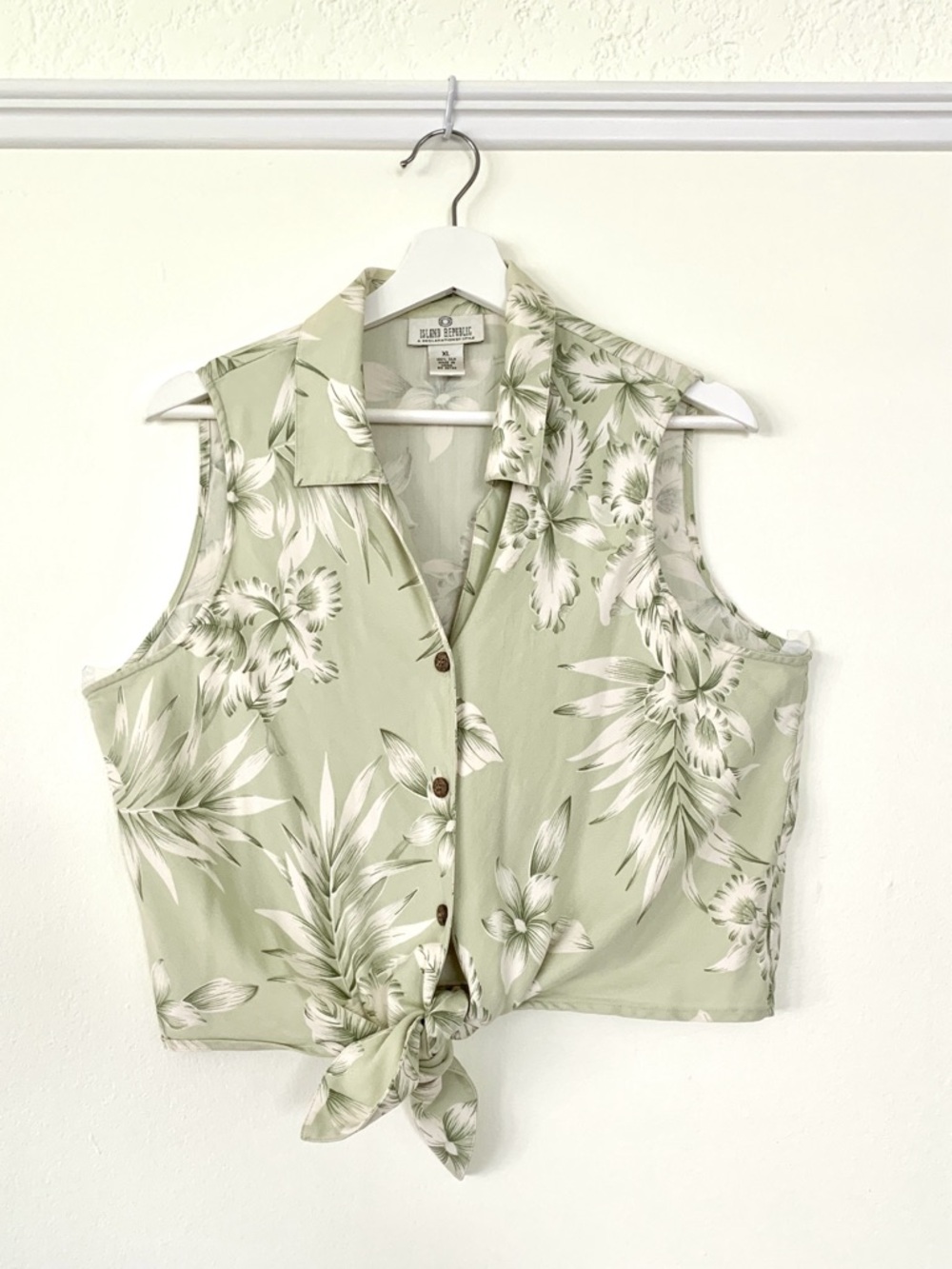Vintage silk tropical floral print green & white sleeveless top with front tie